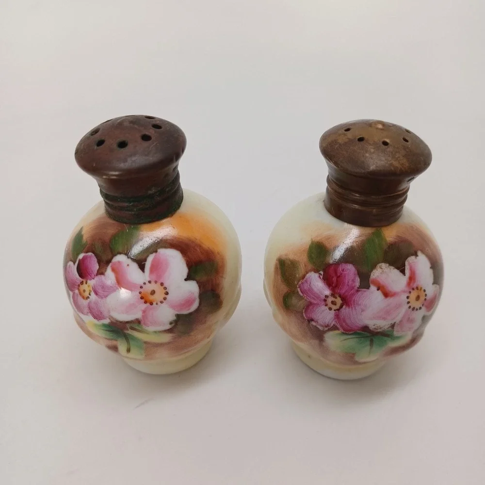 Enesco‎ Vintage Hand Painted Salt and Pepper Shakers Pink Floral Metal Caps